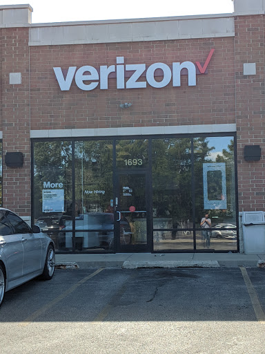 Cell Phone Store «Verizon», reviews and photos, 1693 W Algonquin Rd, Rolling Meadows, IL 60008, USA