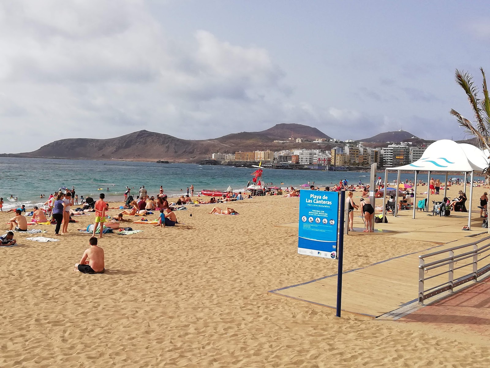 Fotografie cu Plaja Las Canteras II cu nivelul de curățenie înalt