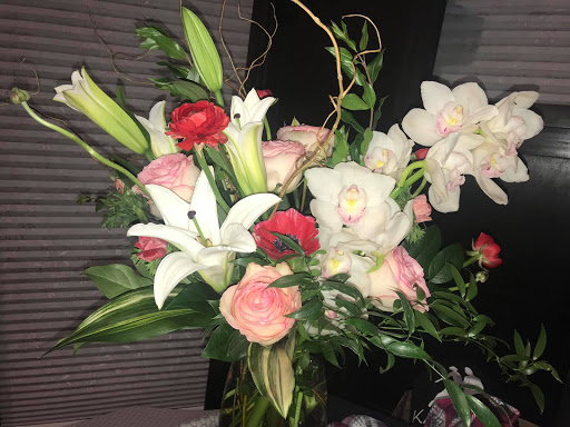 Florist «Petals & Stems Florist», reviews and photos, 13319 Montfort Dr, Dallas, TX 75240, USA