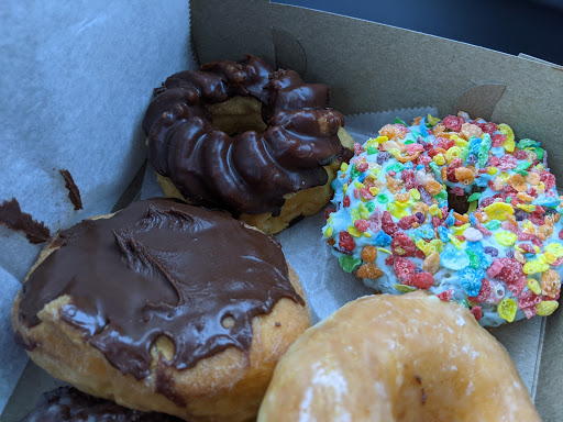 Donut Shop «Avon Donuts Inc», reviews and photos, 45324 Woodward Ave, Pontiac, MI 48341, USA