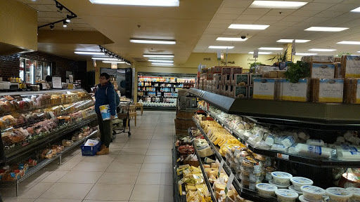 Supermarket «Treasure Island Foods», reviews and photos, 1526 E 55th St, Chicago, IL 60615, USA