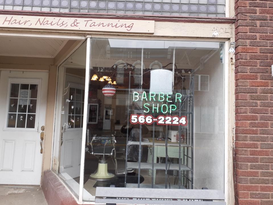 Tamra's Barber Shop 16438