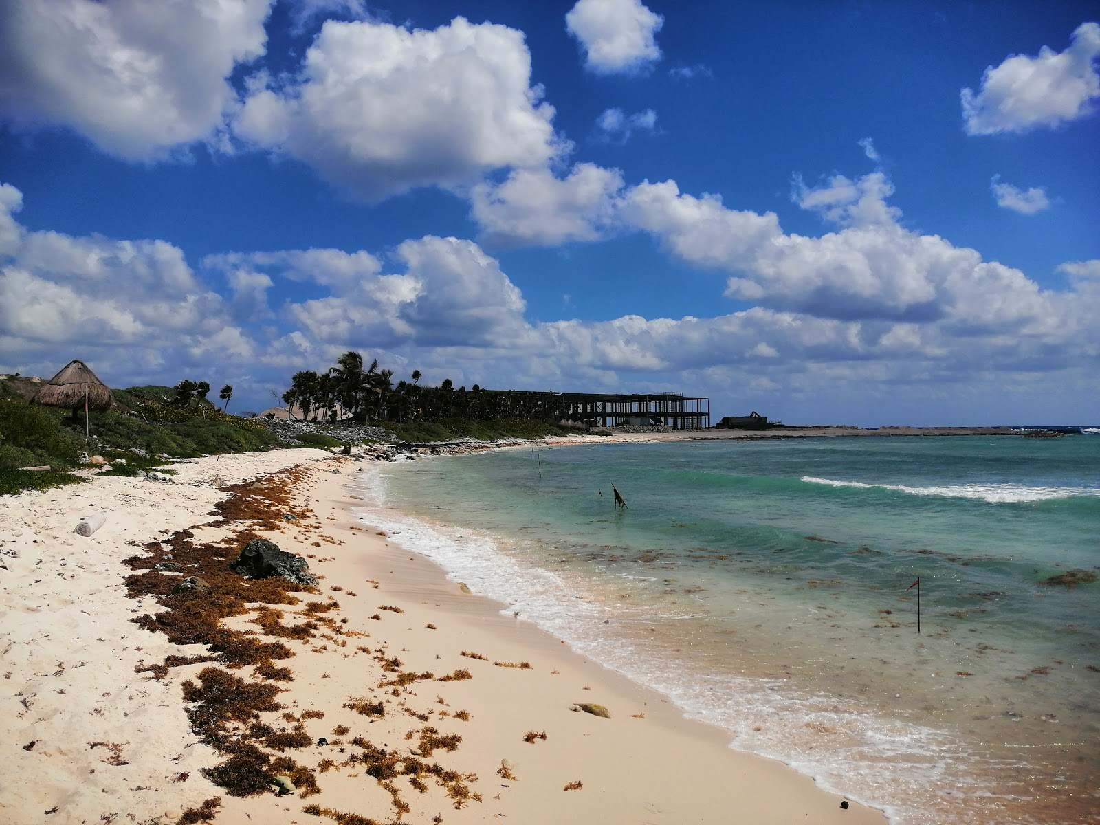 Valokuva Playa Chemuyilista. pinnalla turkoosi vesi:n kanssa