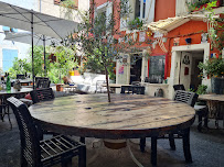 Atmosphère du Restaurant La Terrasse Provençale à Collobrières - n°6
