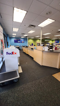 FedEx Office Print & Ship Center - Photo 5 - Car repair in Kaneohe, HI, Kailua