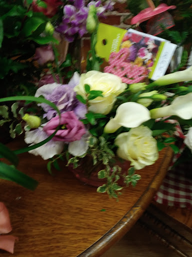 Florist «K & M Floral & Interior Plant Designs», reviews and photos, 537 Main St, Woodland, CA 95695, USA