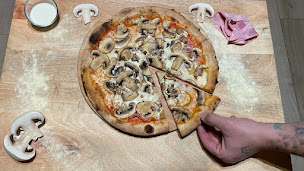 Photo n°4 de Pizzeria Le petit naples Distri Pizza 24h/24h 7/7 Vic le comte à Vic-le-Comte ()