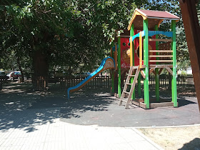 Детска площадка до Втора градска болница
