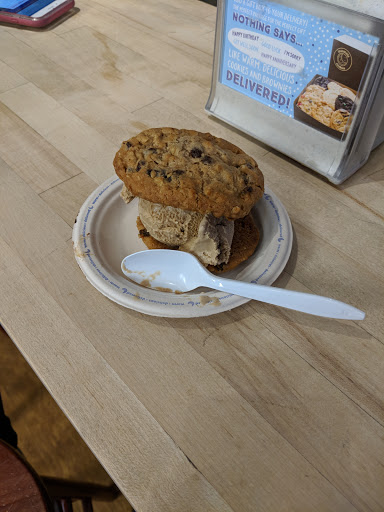 Cookie Shop «Insomnia Cookies», reviews and photos, 6470 N Sheridan Rd, Chicago, IL 60626, USA