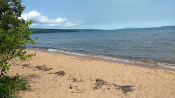 Friendly Valley Beach'in fotoğrafı düz ve uzun ile birlikte