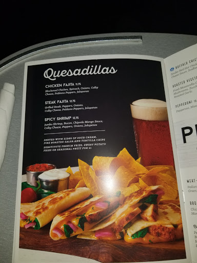 Movie Theater «Studio Movie Grill», reviews and photos, 2880 Holcomb Bridge Rd, Alpharetta, GA 30022, USA