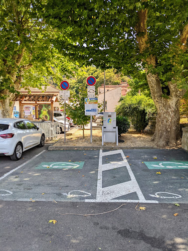 Borne de recharge de véhicules électriques RÉVÉO Charging Station Axat