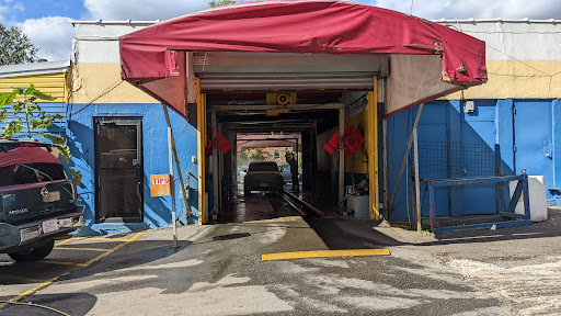 Dolphin Car Wash en City of Orange