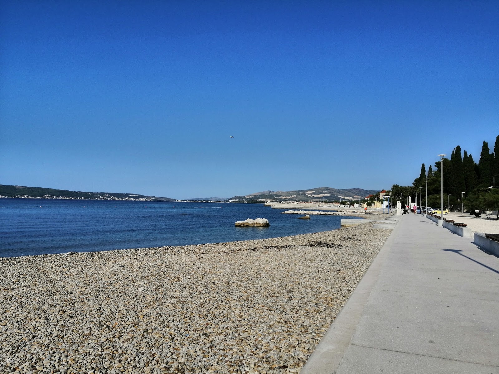 Ostrog beach'in fotoğrafı hafif çakıl yüzey ile