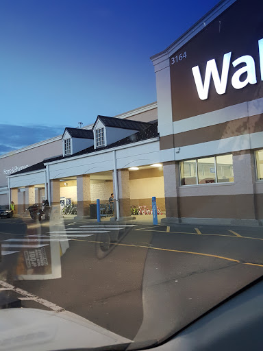 Discount Store «Walmart», reviews and photos, 3164 Berlin Turnpike, Newington, CT 06111, USA
