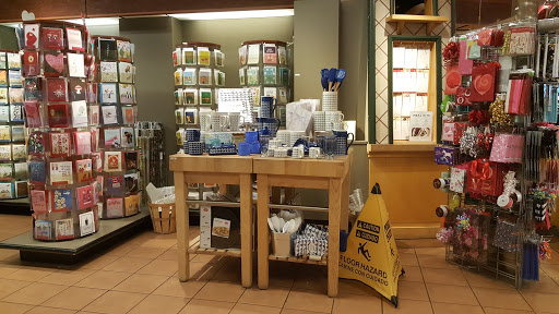 Gourmet Grocery Store «Metropolitan Market», reviews and photos, 2320 42nd Ave SW, Seattle, WA 98116, USA