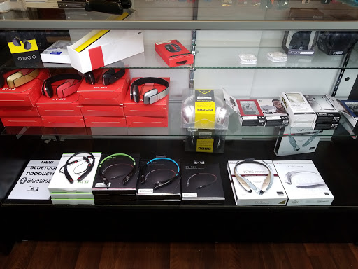 Cell Phone Store «Boost Mobile by CPA Wireless», reviews and photos, 166 S Main St, Chambersburg, PA 17201, USA