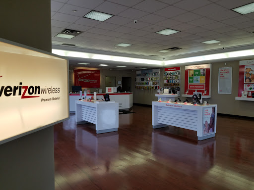 Cell Phone Store «Verizon Wireless - College Point», reviews and photos, 132-07 14th Ave, College Point, NY 11356, USA
