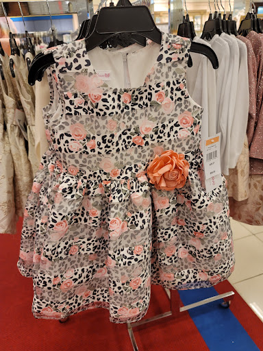 Department Store «Von Maur», reviews and photos, 115 Iowa River Landing Pl, Coralville, IA 52241, USA