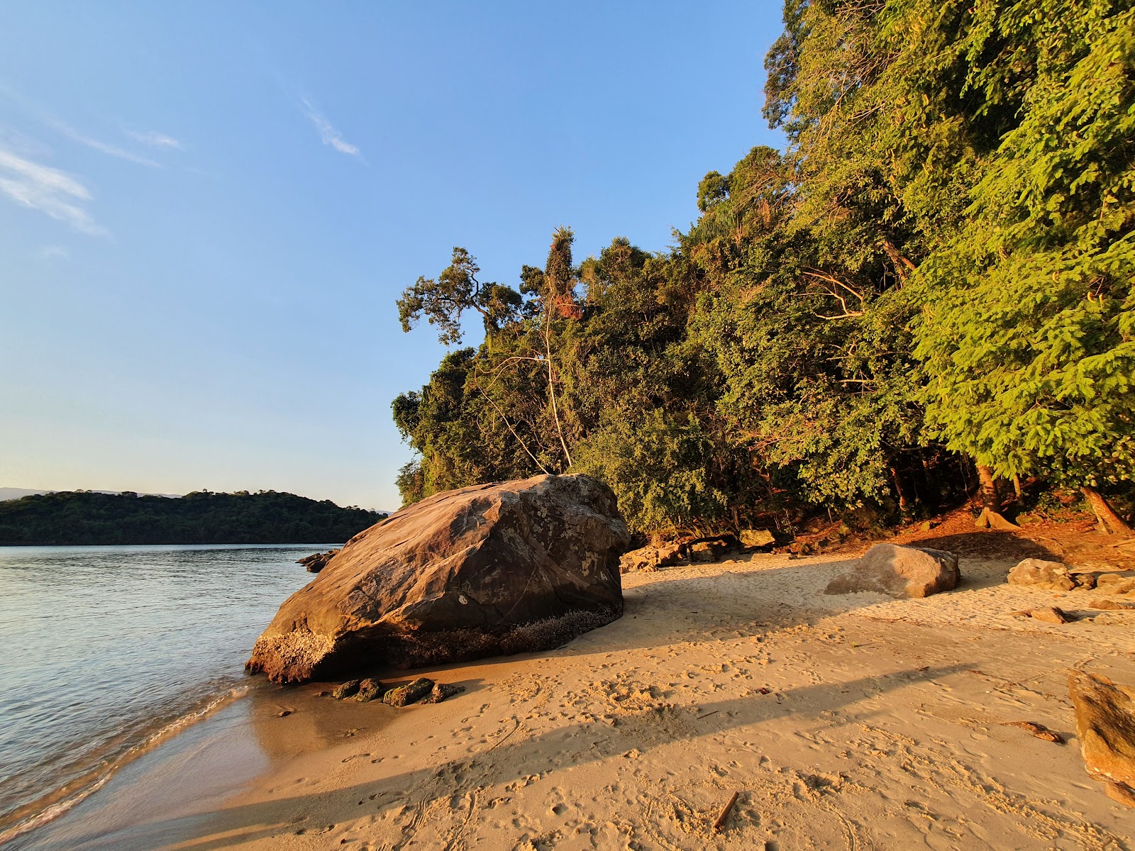 Foto de Praia da Gruta localizado em área natural