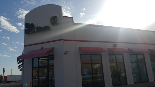 Shipping and Mailing Service «The UPS Store», reviews and photos, 1146 S Waukegan Rd, Waukegan, IL 60085, USA