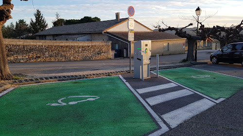 Borne de recharge de véhicules électriques RÉVÉO Charging Station Saint-Michel-d'Euzet