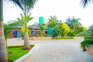 Beverly Hills Guest House and Lodges Kwekwe image