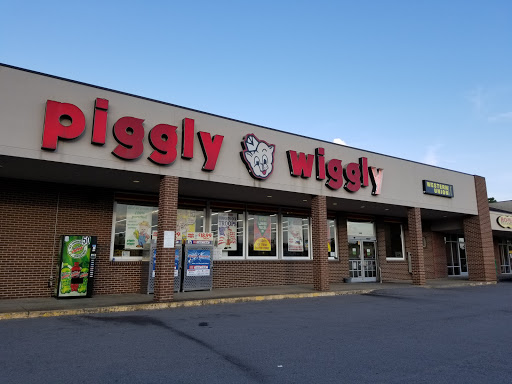 Grocery Store «Piggly Wiggly», reviews and photos, 3441 Fort Campbell Blvd # A, Clarksville, TN 37042, USA