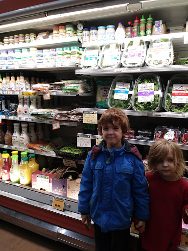 Grocery Store «Harvest Fresh Grocery & Deli», reviews and photos, 251 NE 3rd St, McMinnville, OR 97128, USA