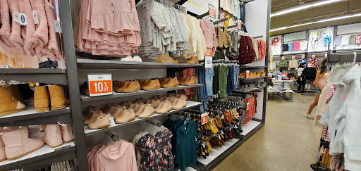 Clothing Store «Old Navy», reviews and photos, 3131 E Main St, Mohegan Lake, NY 10547, USA