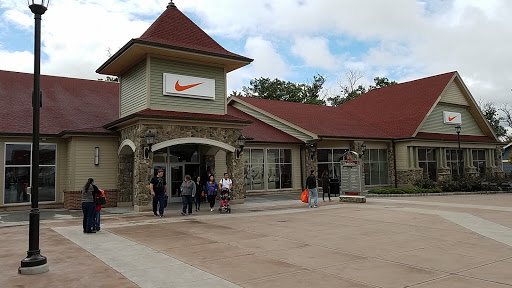 Clothing Store «Nike Factory Store», reviews and photos, 600 Bluebird Ct, Central Valley, NY 10917, USA