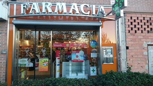 Farmacia Via Roma.           Lda.           Paula Postigo Rubio .           Abierto Al Mediodía