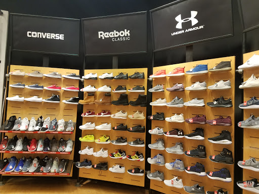 Shoe Store «Finish Line», reviews and photos, 801 Hawthorn Center, Vernon Hills, IL 60061, USA