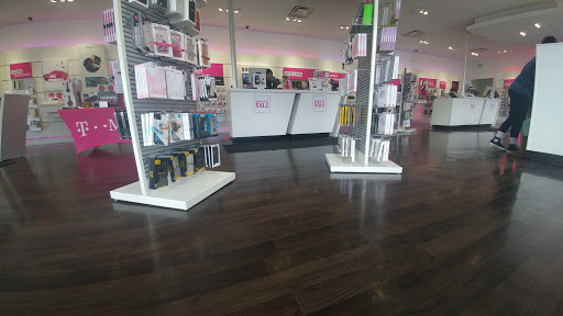 Cell Phone Store «T-Mobile», reviews and photos, 8010 Belair Rd, Nottingham, MD 21236, USA