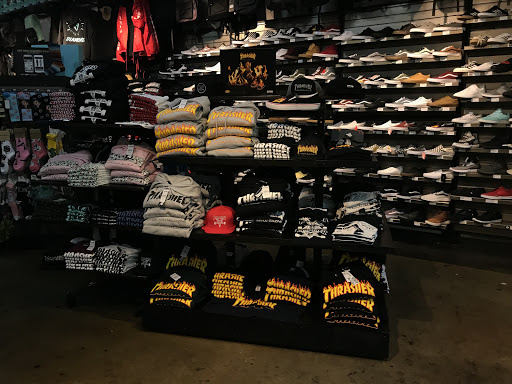 Clothing Store «Zumiez», reviews and photos, 9301 Tampa Ave #181, Northridge, CA 91324, USA