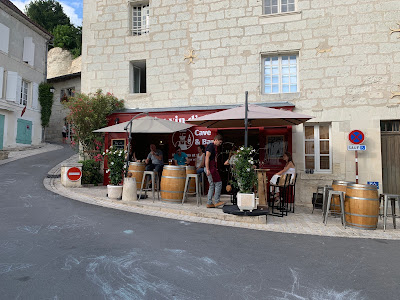 Au vin d'abord à Aubeterre-sur-Dronne