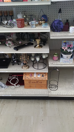 Thrift Store «Avenue Thrift Store», reviews and photos, 927 Minnesota Ave, Kansas City, KS 66101, USA