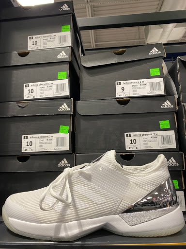 Sporting Goods Store «adidas Outlet Store Woodburn», reviews and photos, 1001 N Arney Rd Ste 400, Woodburn, OR 97071, USA