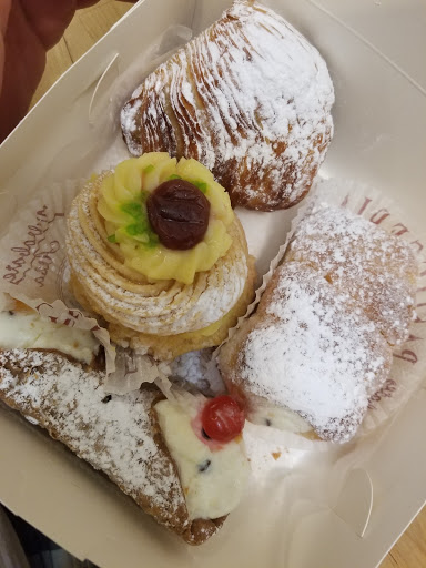 Donut Shop «Peter Pan Donut & Pastry Shop», reviews and photos, 727 Manhattan Ave, Brooklyn, NY 11222, USA