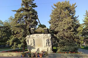 Monument tank crew Nikolai Yatsenko image