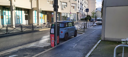 Borne de recharge de véhicules électriques SIGE en Île-de-France Charging Station Ivry-sur-Seine