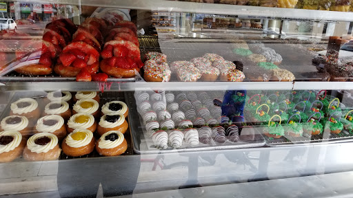 Donut Shop «The Donut Man», reviews and photos, 915 E Rte 66, Glendora, CA 91740, USA