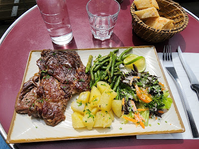 Café Le Dauphin à Paris