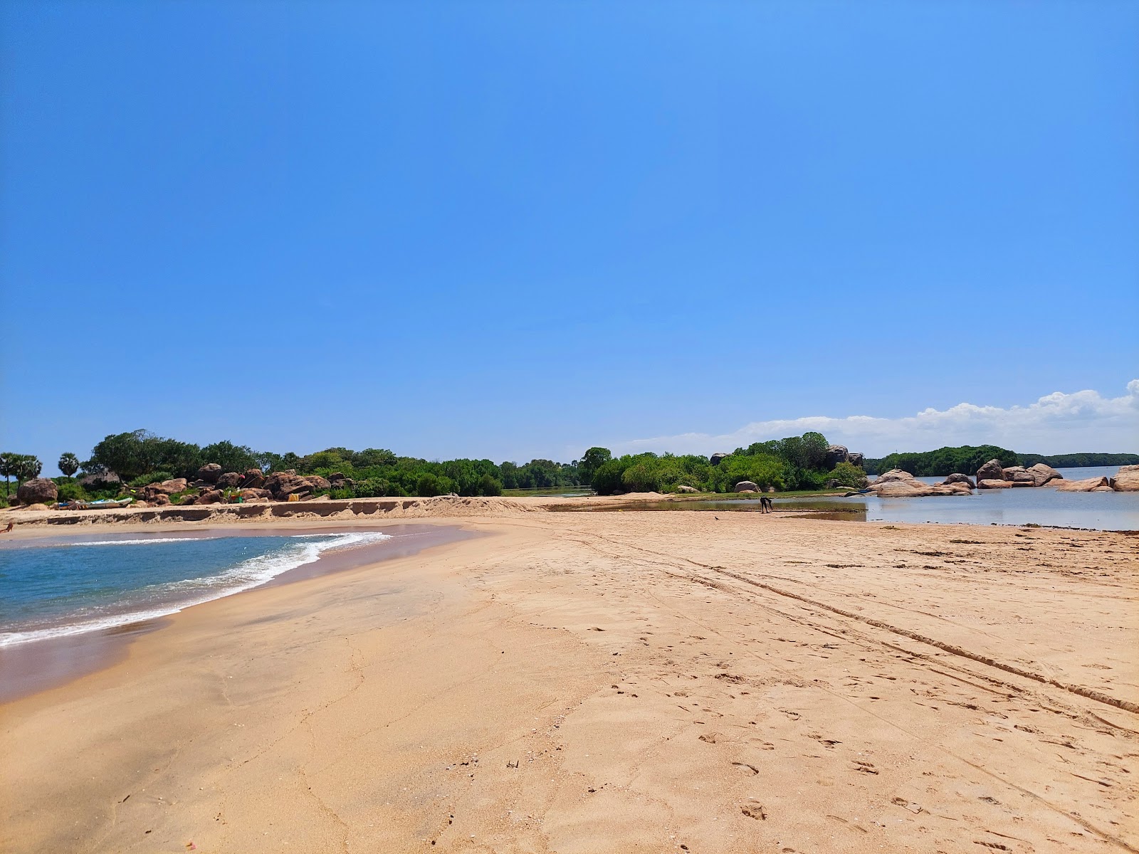 Photo de Pottuvil point Beach avec un niveau de propreté de très propre