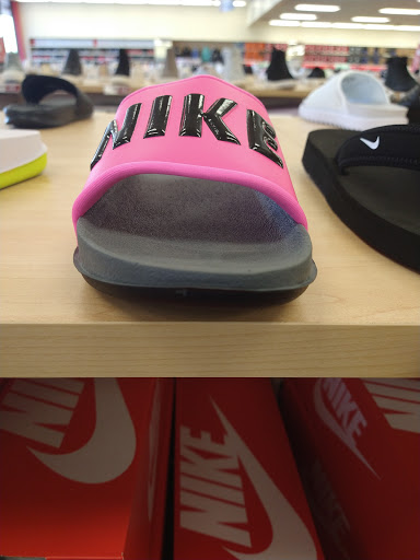 Shoe Store «Famous Footwear Outlet», reviews and photos, 5580 International Dr, Orlando, FL 32819, USA