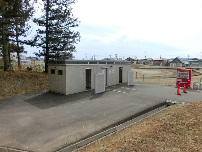 名取市十三塚公園 陸上競技場側トイレ