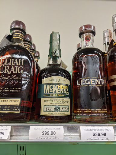 Liquor Store «Parkway Wine & Spirits Inc», reviews and photos, 3912 Vestal Pkwy E, Vestal, NY 13850, USA