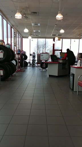 Tire Shop «Discount Tire Store - Inver Grove Heights, MN», reviews and photos, 9101 Broderick Blvd, Inver Grove Heights, MN 55076, USA