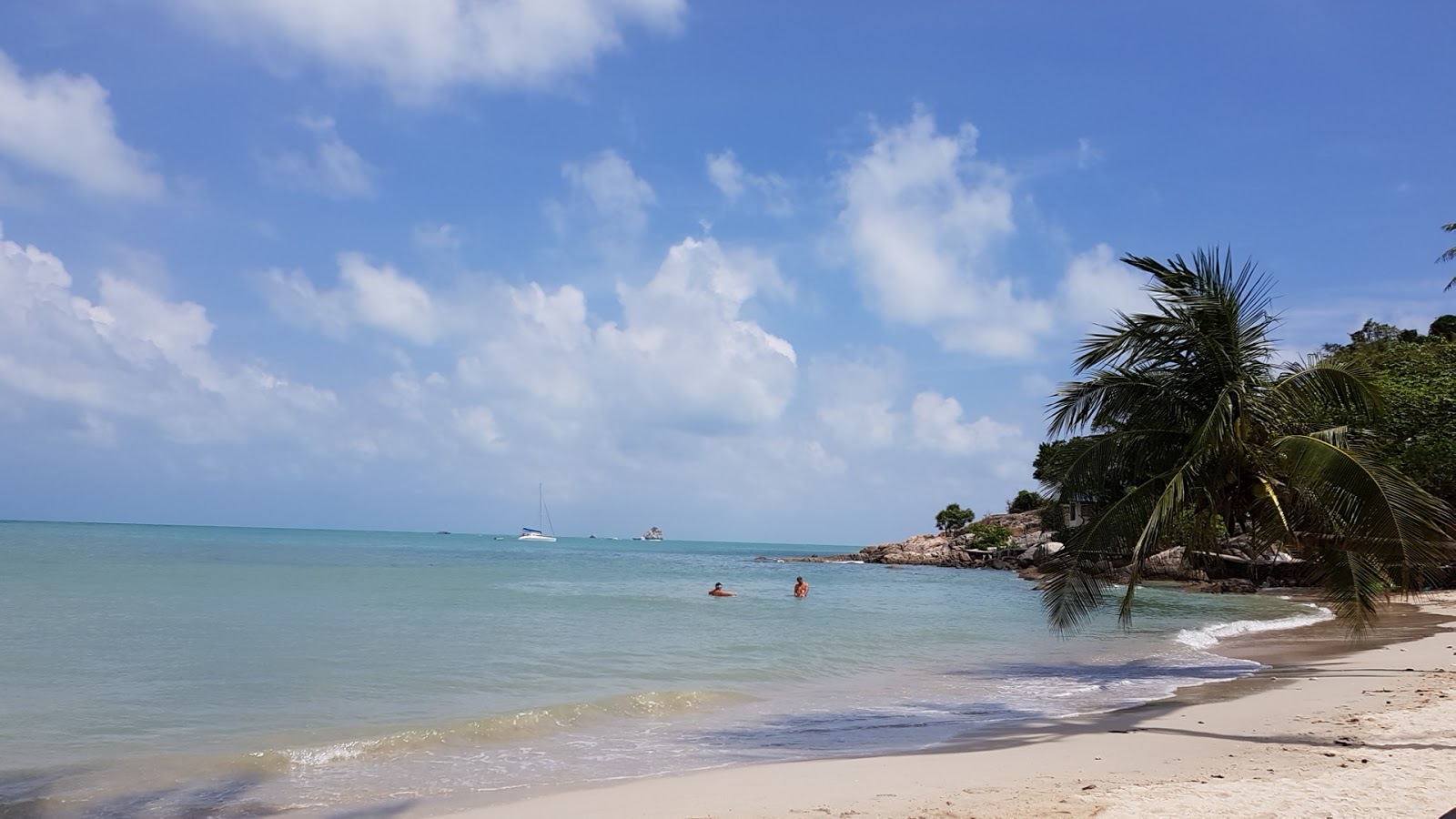Photo of Thongson Bay beach with white sand surface