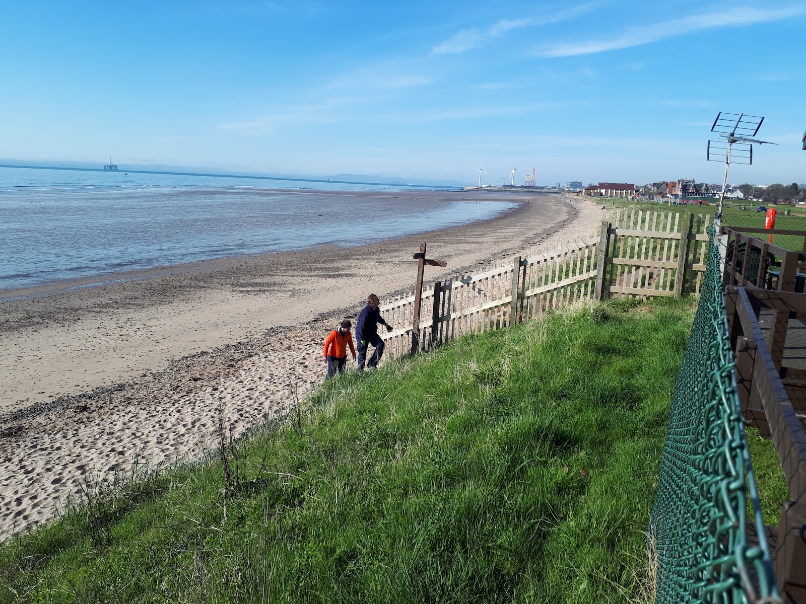 Foto von Leven Beach und die siedlung